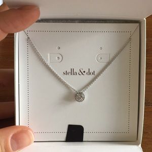 Stella & Dot pendant necklace with crystals